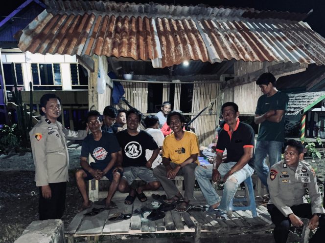 
 Patroli Malam, Kanit Samapta Polsek Sibulue Sambangi Pos Kamling Binaan Bhabinkamtibmas