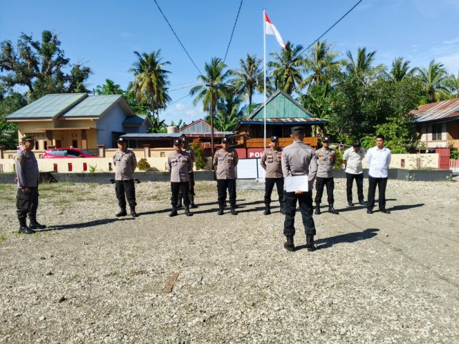 
 Kapolsek Awangpone Tekankan Disiplin Sikap Tampang Personel