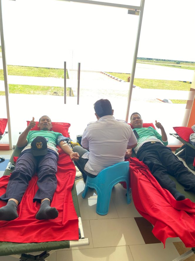 
 Polsek Awangpone Polres Bone Mengikuti Donor Darah di Kantor UPBU Arung Palakka
