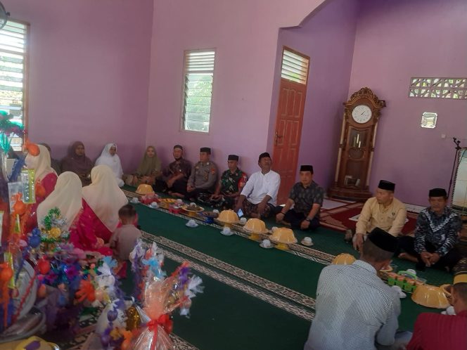 
 Wujud Sinergitas, Bhabinkamtibmas Hadiri Acara Maulid Nabi Muhammad SAW Diwilayah binaan