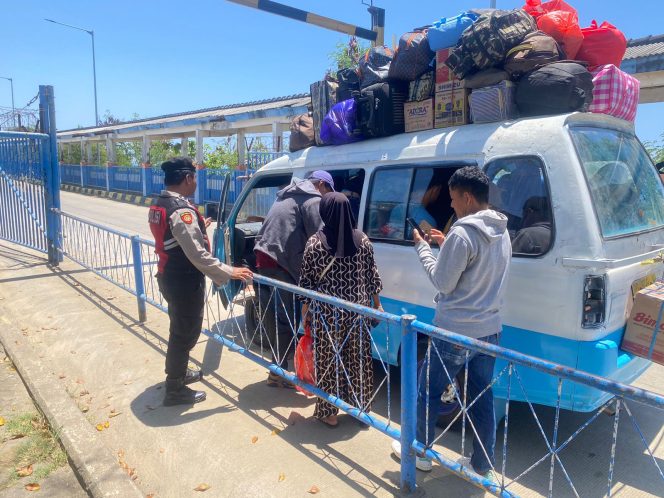 
 Keberangkatan Kapal, Personil Lakukan Pelayanan Dan Pengamanan