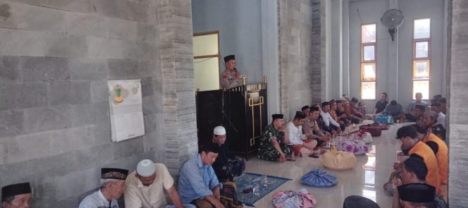 
 Kapolsek Awangpone Menghadiri Peringatan Maulid Nabi Muhammad SAW 1447 H di Desa Matuju