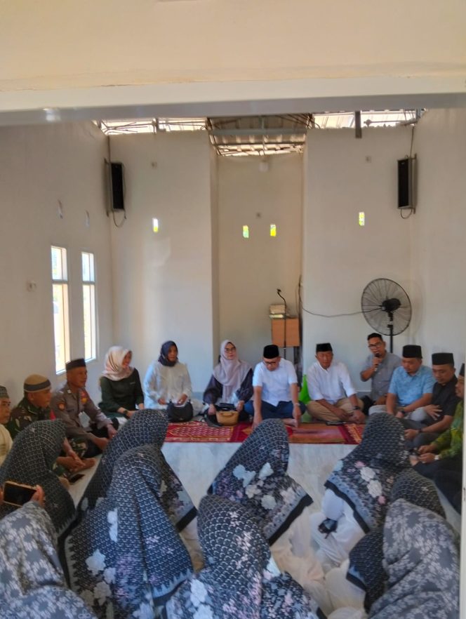 
 Polsek Awangpone Menghadiri Peringatan Maulid Nabi Muhammad SAW di Mushola KIS Firdaus Cempalagi