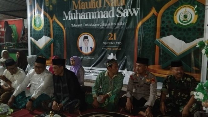 
 Kapolsek Awangpone Menghadiri Peringatan Maulid Nabi Muhammad SAW 1447 H di Ponpes Modern Al Maarif Bilae