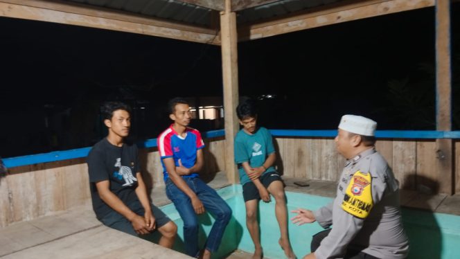 
 Bhabinkamtibmas Bangun Kesadaran Kamtibmas Lewat Pembinaan Pos Satkamling