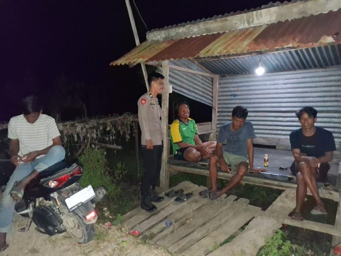 
 ‎Bhabinkamtibmas Polsek Cenrana Polres Bone Lakukan Pembinaan Satkamling Di Wilayah Binaannya