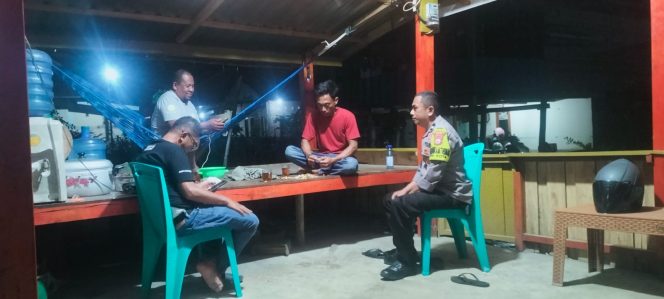 
 Pos Satkamling Stiwar Jadi Garda Terdepan, Aipda Ulpiadi Beri Motivasi Warga