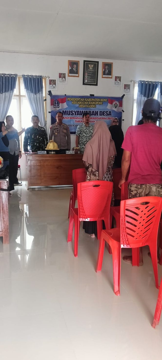 
 Kapolsek Awangpone Musyawarah Desa Penetapan RKPDesa Tahun 2026 dan Musrenbang Desa Kading