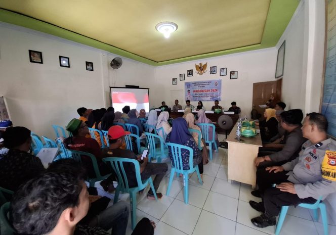 
 Kapolsek Awangpone Musyawarah Desa Penetapan RKPDesa Tahun 2026 dan Musrenbang Desa Unra