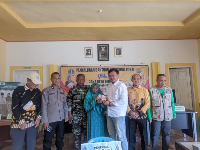 
 Polsek Awangpone Menghadiri Penyaluran BLT Dana Desa Mappalo Ulaweng Triwulan III Tahun 2025