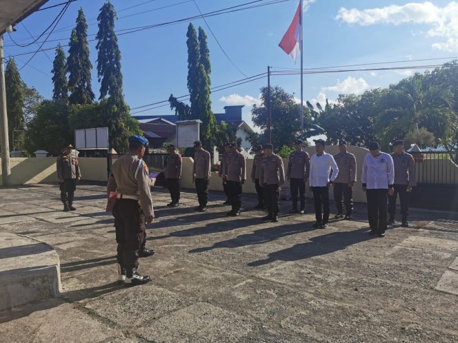 
 Kapolsek Sibulue Pimpin Apel Kesiapan Pengamanan Maulid Nabi di Masjid Istiqbal