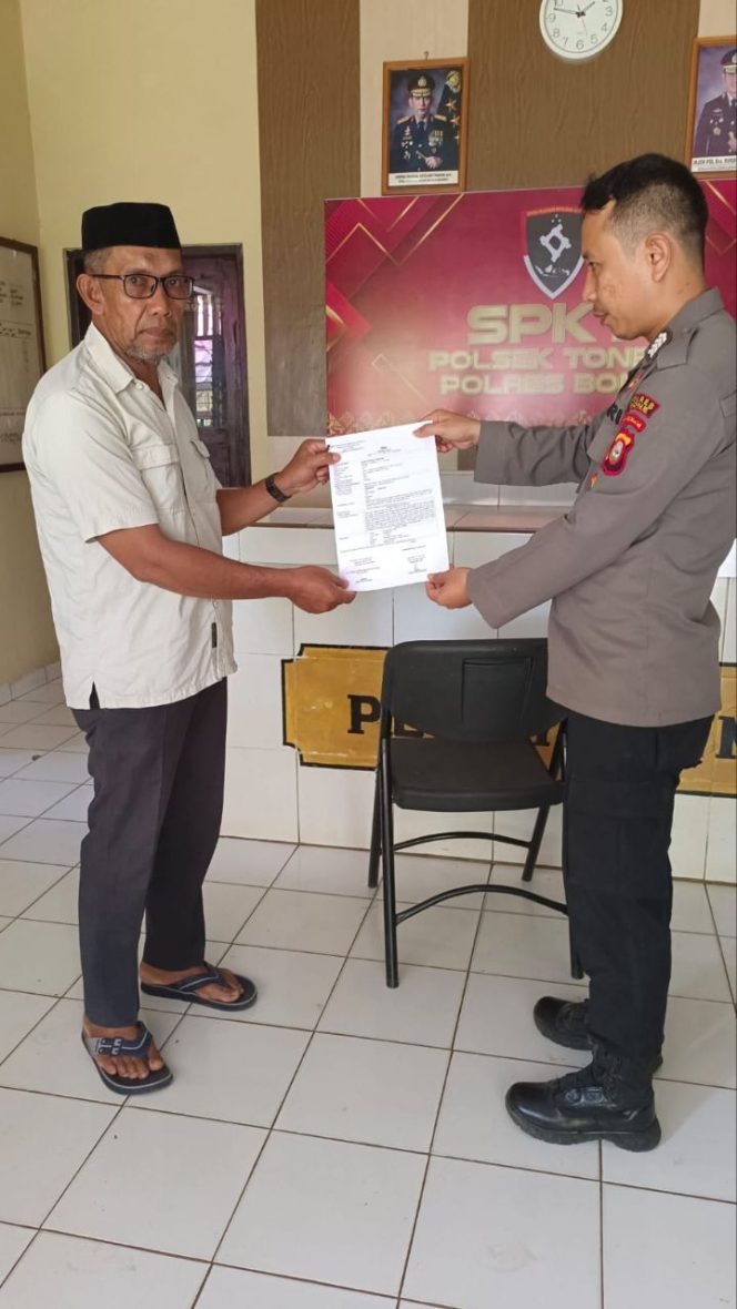 
 Bripka Zaenal Titip Pesan Kamtibmas Pada Pembeli Beras,Tujuan Keamanan Polsek Tonra ,Polres Bone