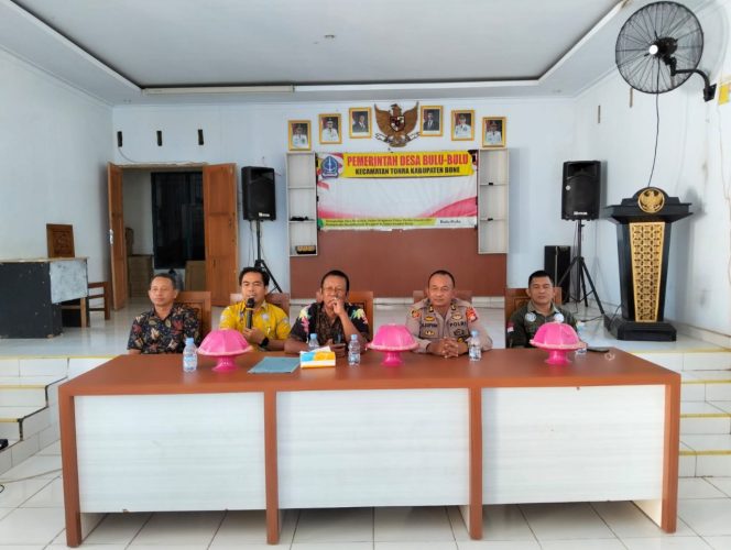 
 WAKA POLSEK  HADIRI RAPAT,SEKALIGUS KUNJUGAN DI DESA , POLSEK TONRA,  POLRES BONE