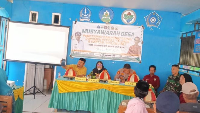 
 DESA LIBURENG KAPOLSEK HADIR RAPAT  TA LUPA TITIP PESAN KAMTIBMAS ,POLSEK TONRA, POLRES BONE