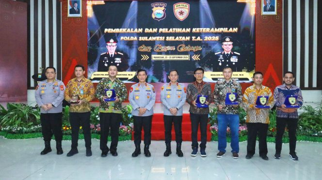 
 Kapolda Sulsel Buka Pembekalan dan Pelatihan Keterampilan Bagi Pegawai Negeri pada Polri Menjelang Pensiun