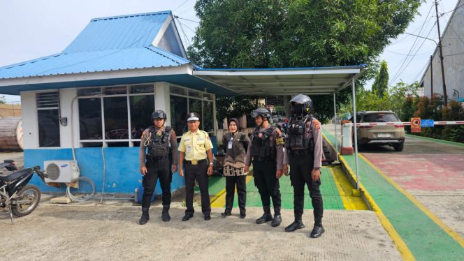 
 Tingkatkan Patroli KRYD di Siang Hari, Personil Sat Samapta Berikan Himbauan Kamtibmas
