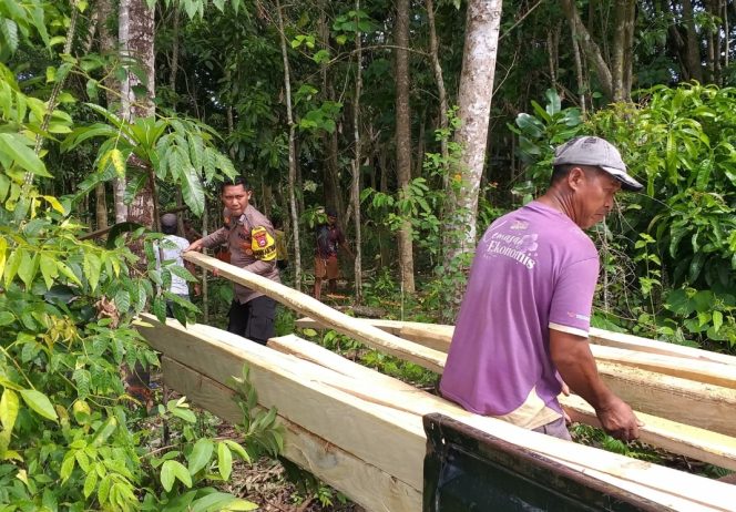 
 Dari Listrik hingga Bedah Rumah, Perhatian Bripka Andi Rusman Sentuh Hati Warga