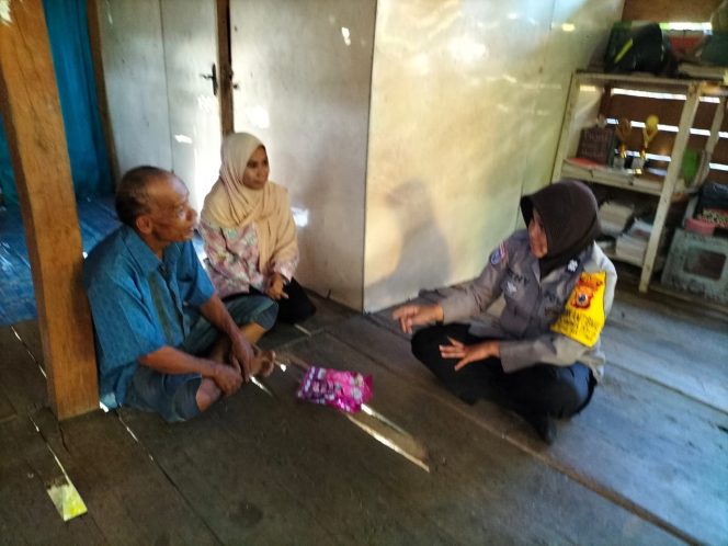 
 Lakukan Sambang dan Berkeliling, Aiptu Suhati Berupaya Menjaga Kamtibmas di Desa Binaan