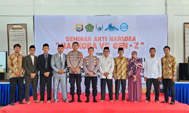 
 Kapolsek Kajuara Edukasi Santri Tentang Bahaya Narkoba