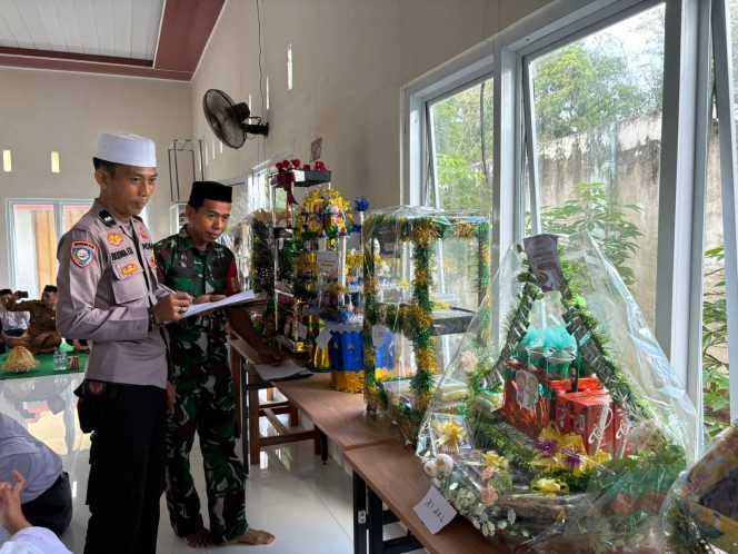
 BHABINKAMTIBMAS DAN BABINSA HADIRI PERINGATAN MAULID NABI DI SMK NEGERI 4 BONE, JADI TIM PENILAI LOMBA MA’LÉ