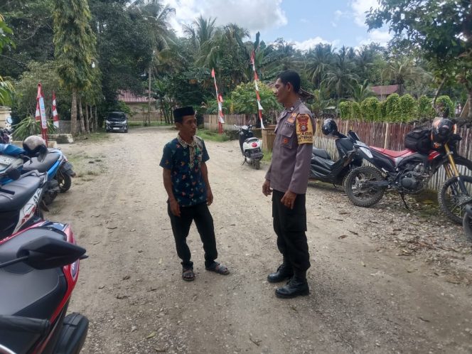 
 Bhabinkamtibmas Sambang Warga Desa Binaan, Sampaikan Pesan Kamtibmas