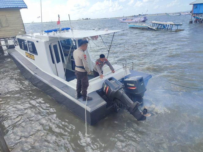 
 Kanit Harkan Kapal Satpolairud Polres Bone Lakukan Pemeliharaan Rutin Terhadap Kapal Patroli XIV 1026