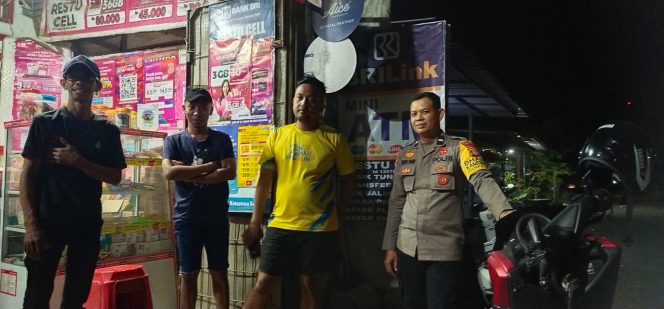 
 Patroli Malam Bhabinkamtibmas Polsek Barebbo , Antisipasi Potensi Gangguan Kamtibmas