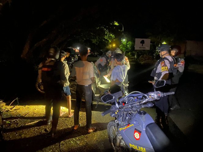 
 Tingkatkan Patroli Blue Ligth, Personil Sat Samapta Polres Bone Pastikan Kota Bone Aman Kondusif