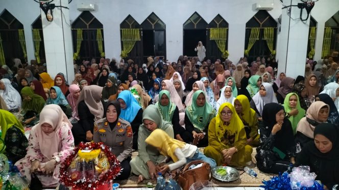 
 Kapolsek Lamuru Hadiri Peringatan Maulid Nabi Muhammad SAW di Masjid Darul Istiqamah