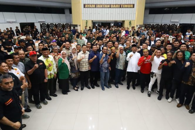 
 Kapolda Sulsel Bersama Forkopimda Gelar Deklarasi Damai Bersama Elemen Mahasiswa, Aktivis, Rektor, dan Ormas di Makassar