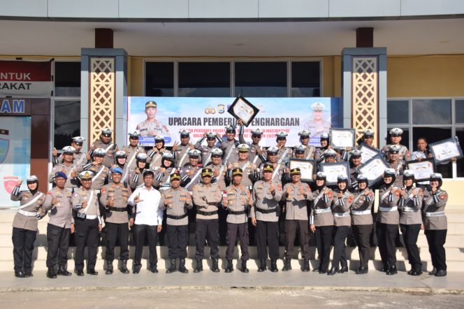 
 Polres Bone Gelar Upacara Pemberian Penghargaan dalam Rangka HUT Lantas ke-70