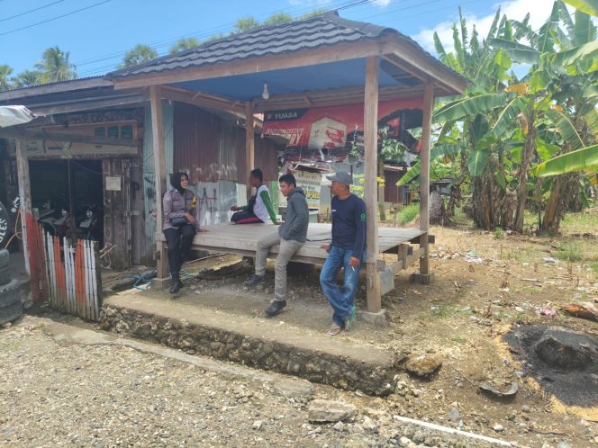 
 Hadir di Desa Melalui Kegiatan Sambang, Ibu Bhabin ini Berikan Imbauan Kamtibmas Kepada Warga