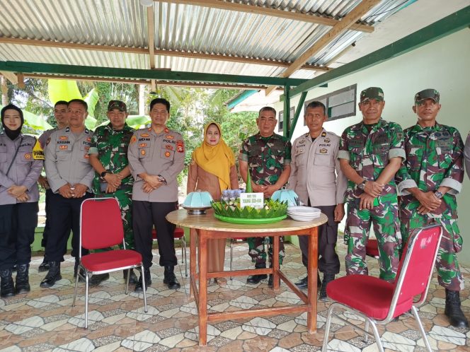 
 Personil Polsek Tellu Siattinge Kunjungi Koramil-04 Tellu Siattinge, Rayakan HUT TNI