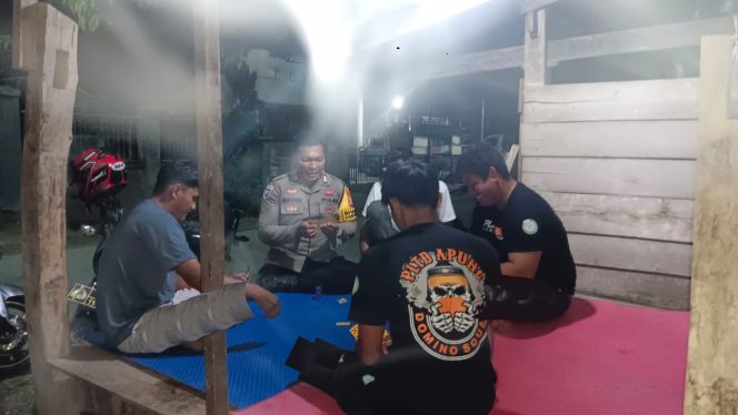 
 Brigpol Sultan Hadir Melaksanakan Sambang Sambil Patroli di Desa