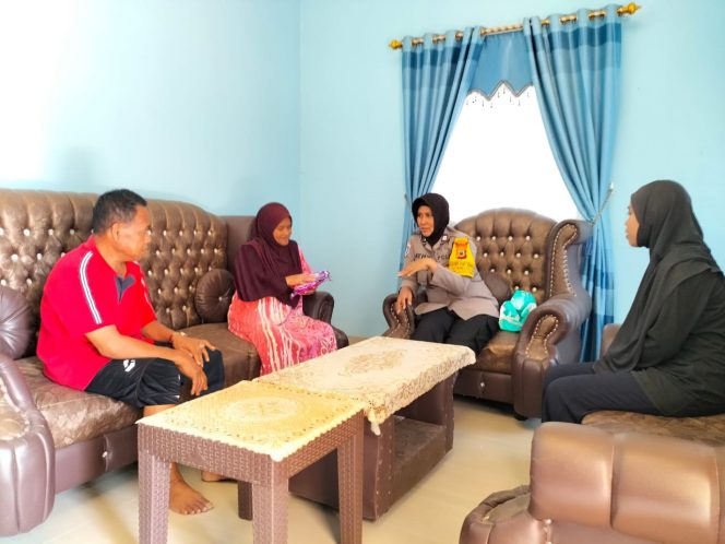
 Mencegah Aksi Kejahatan di Desa Binaan, Aiptu Suhati Mulai dengan Kegiatan Sambang