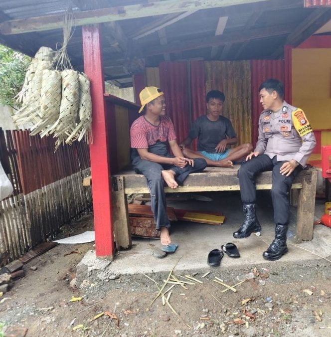 
 Satkamling Jadi Garda Terdepan, Bhabinkamtibmas Ajak Warga Bersatu Jaga Kamtibmas