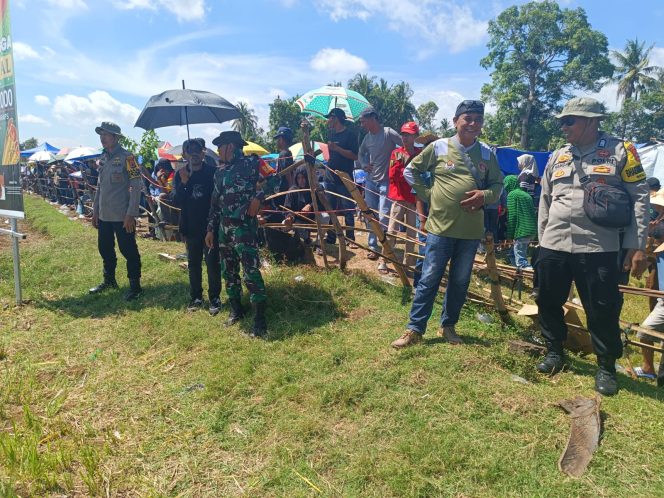 
 Polisi Hadir Amankan Lomba Ojek Gabah di Waetuwo, Wujud Dukungan pada Kegiatan Masyarakat
