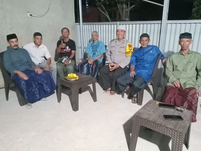 
 Patroli Dialogis, Kapolsek Ulaweng Imbau Warga Jaga Lingkungan Serta Beri Pesan Pesan Kamtibmas