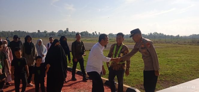 
 Kapolsek Awangpone Penjemputan Gubernur Sulawesi Selatan di Bandara Arung Palakka Bone