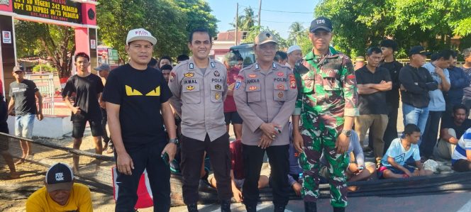 
 Personil Polsek Mare Kembali Amankan Lanjutan Turnamen Sepak Bola 726 Sanrego Cup