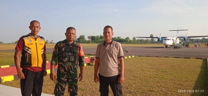 
 Polsek Awangpone Pemantauan Keberangkatan Pesawat ATR FLY JAYA di Bandara Arung Palakka Bone