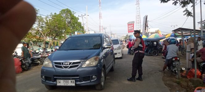 
 Ciptakan Rasa Aman, Kanit Samapta Polsek Ajangale Patroli ke Pasar Tradisional