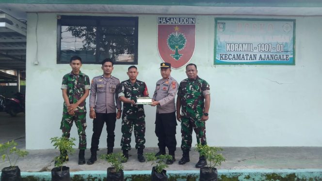 
 Sinergi TNI-Polri, Polsek Ajangale Beri Ucapan Selamat HUT TNI ke-80 di Koramil 1407-01 Ajangale