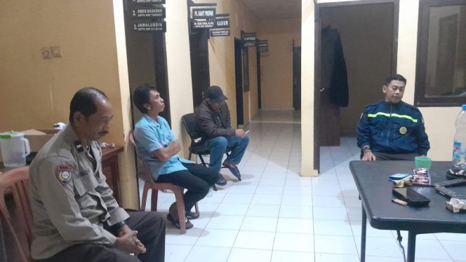 
 Problem solving adalah cara bhabinkamtibmas Polsek Ponre menyelesaikan perselisihan warga desa Binaannya