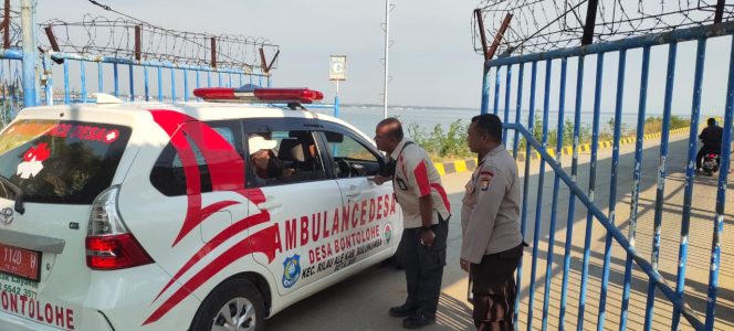 
 Bersama Karyawan Kapal, Personil Lakukan Pemeriksaan Kendaraan