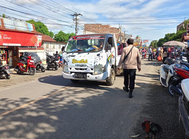 
 Kegiatan Pengamanan Pasar Paccing oleh Personil Polsek Awangpone