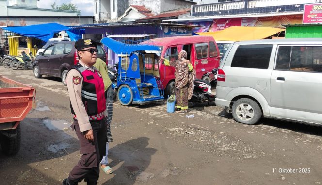 
 Guna Berikan Rasa Aman, Kanit Samapta Polsek Ajangale Patroli di Kawasan Pasar Tradisional