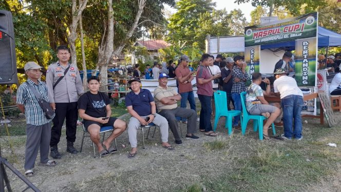 
 Cenderung Aman dan Kondusif, Polsek Sibulue Tetap Siagakan Personel Amankan Turnamen Sepak Bola Maspul Cup I