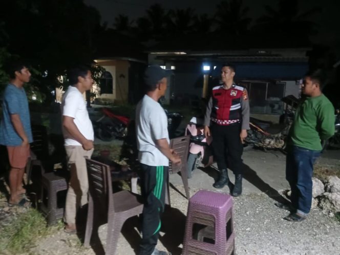 
 ‎Jaga Situasi Kamtibmas, Personel Samapta Polsek Cenrana Lakukan Patroli Di Wilayah Hukumnya.