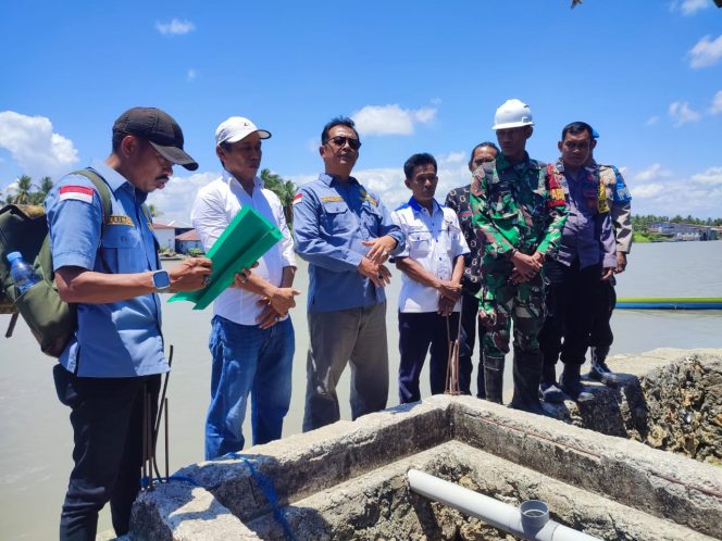 
 ‎Berjalan Aman Dan Lancar, Personel Polsek Cenrana Lakukan Pengamanan Sita Eksekusi